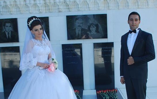 beyle-gelin-sehidler-xiyabaninda-