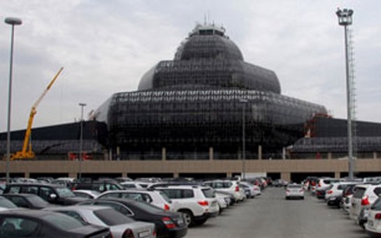 baki-aeroportunda-150-eded-dis-implanti-askarlandi