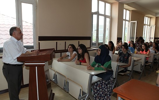 bdu-nun-fakulte-dekanlari-yeni-telebelerle-gorusdu