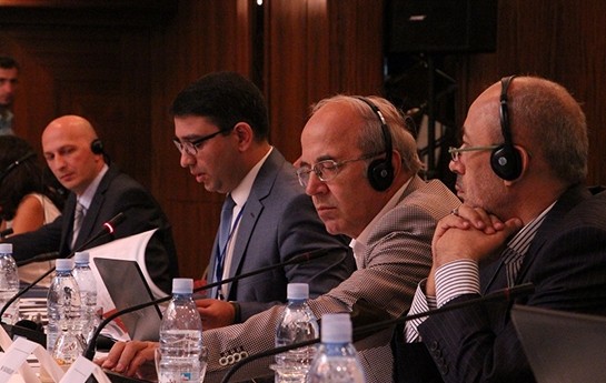 dini-etiqad-azadligina-hesr-olunmus-konfrans-kecirilib