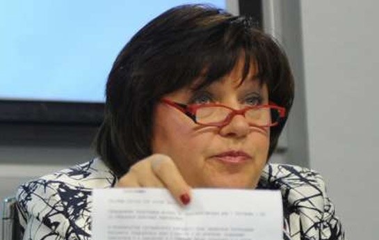 meshurlarin-vekili-gullelendi-