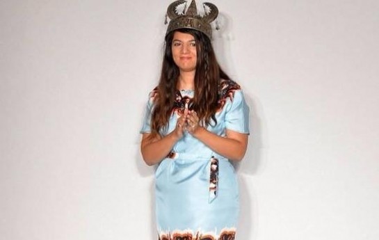 elman-rustemovun-qizi-london-moda-heftesinde-