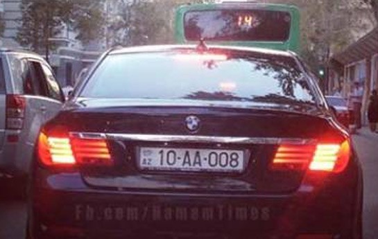 abutalibovun-masini-merkezde-protiv-getdi-