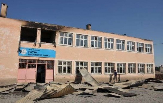 bir-gecede-3-mektebi-yandirdilar-