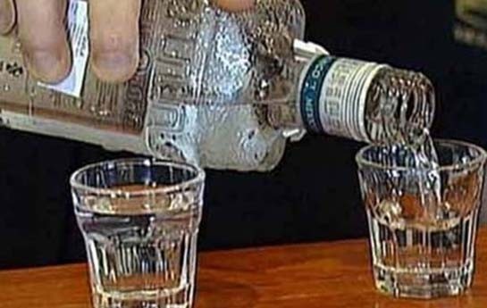icki-alarken-diqqetli-olun-