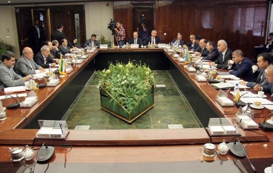 sahin-mustafayev-iranli-nazirle-gorusdu