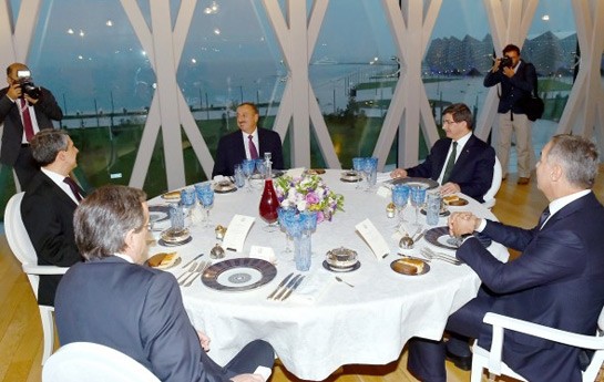 prezidentlerin-serefine-sam-yemeyi