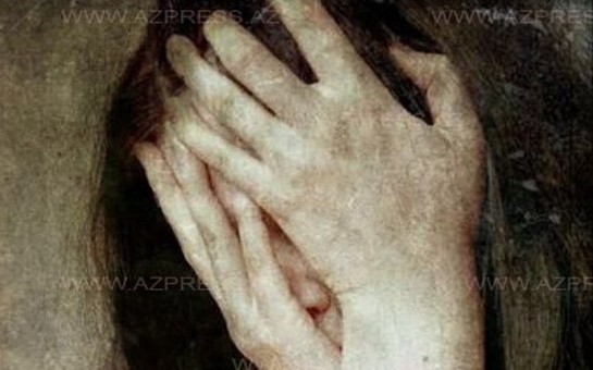 qadinin-cinsiyyet-orqanindan-telefon-cixdi-