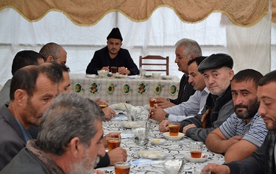 cay-qend-halva-yuxa-xurma-su-ve-limon