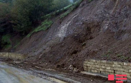 azerbaycanda-torpaq-surusmesi-oldu-