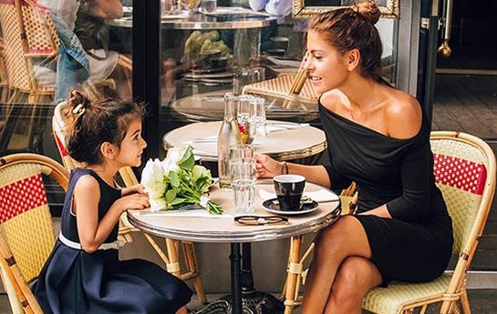 aida-mahmudova-ve-qizi-paris-gezintisinde-