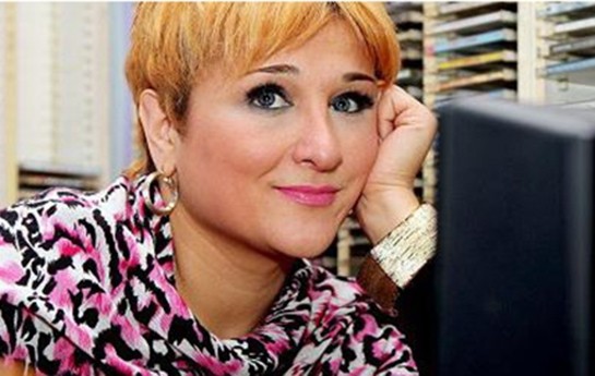 metanet-yasli-qadin-kimi-geyinir-