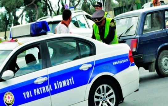 bakida-yol-polislerini-bicaqladilar-