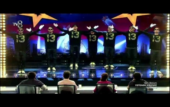 azerbaycanli-reqqaslar-meshur-yarismada-