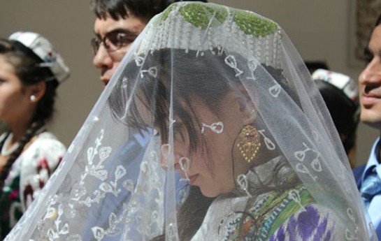 bu-olkede-hekimler-qadinlarin-bakireliyini-yoxlayir