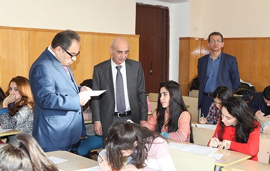 abel-meherremov-imtahani-izleyib