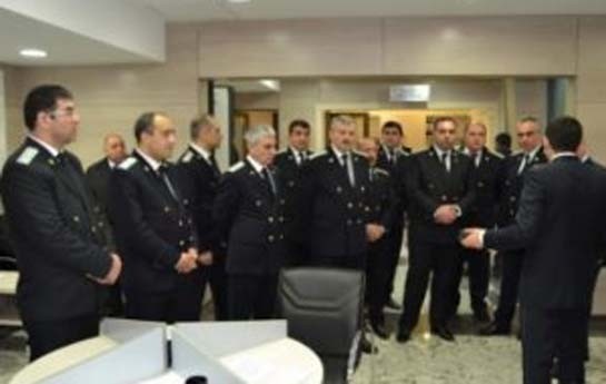 prokurorlugun-iki-iscisi-namaz-qildigina-gore-