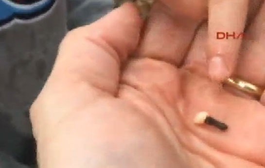 ata-oglunun-disini-qolf-oynayaraq-cekdi-