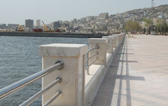 ozunu-denize-atan-deli-imis-