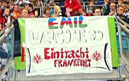 ayntraxt-azarkesleri-emili-bele-qarsiladi-