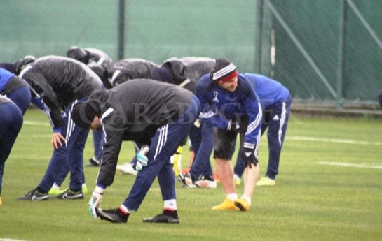 qarabag-yagisli-havada-mesqe-cixdi-