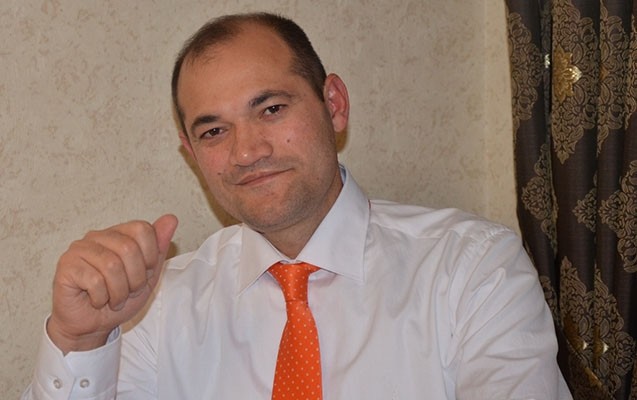 bir-yerde-olanda-hec-iclaslari-idare-etmek-olmur