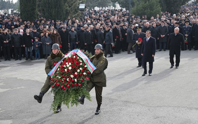 elmar-veliyev-mitinqde-