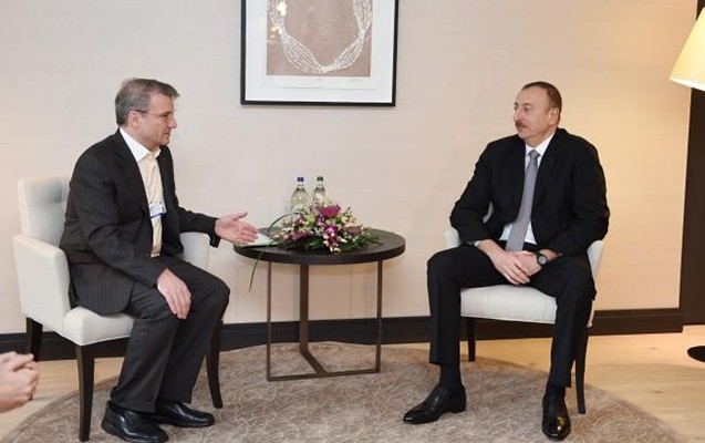 prezident-onlarla-gorusdu