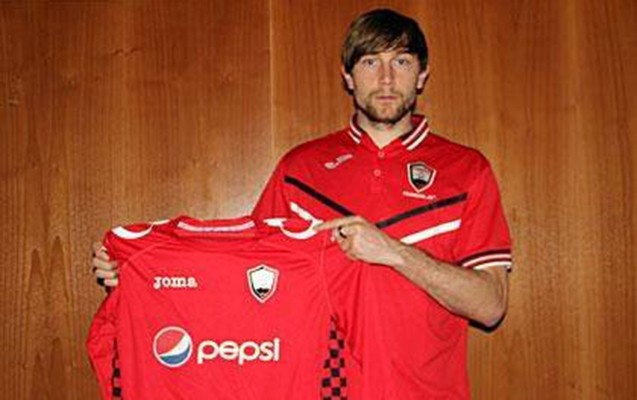 qebele-kalyarinin-sabiq-uzvu-ile-resmi-muqavile-imzaladi