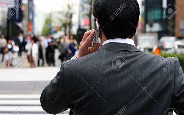 telefonu-danismaq-ucun-aldi-goturub-qacdi