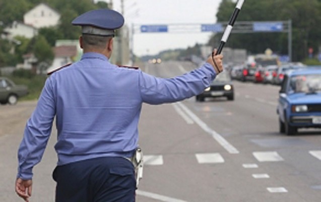 polise-rusvet-veren-azerbaycanliya-