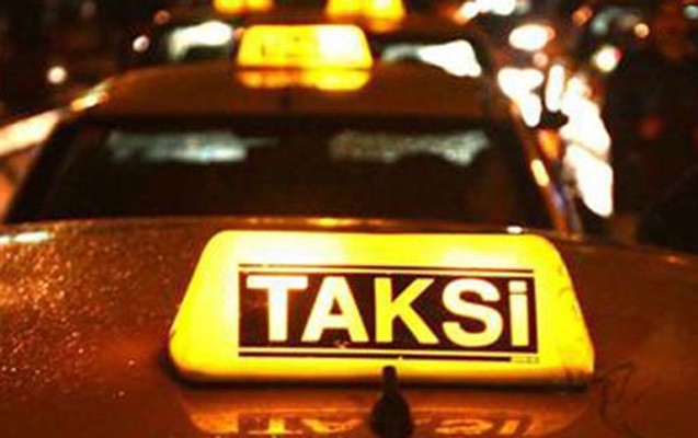taksiye-minen-genc-surucuye-hede-qorxu-geldi