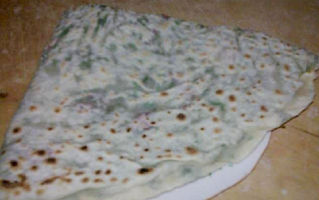 qutablarin-altinda-telefon-kecirdiler