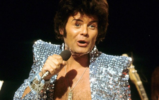 meshur-mugenninin-novbeti-pedofiliya-qalmaqali-