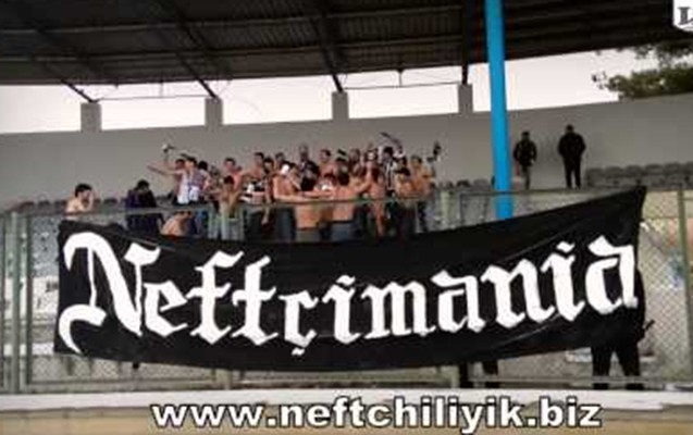 polis-neftci-fanatlarini-stadiondan-qovdu
