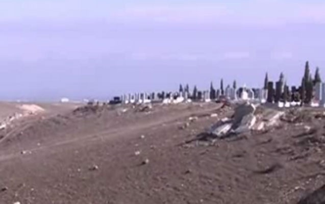 qebiristanliqda-bayraq-meydani-tikilir-