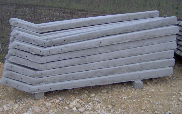 heyetden-beton-direkler-ogurlandi-