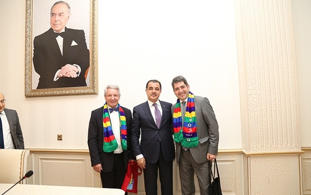elmar-veliyev-muluz-seherinin-meri-ile-gorusub