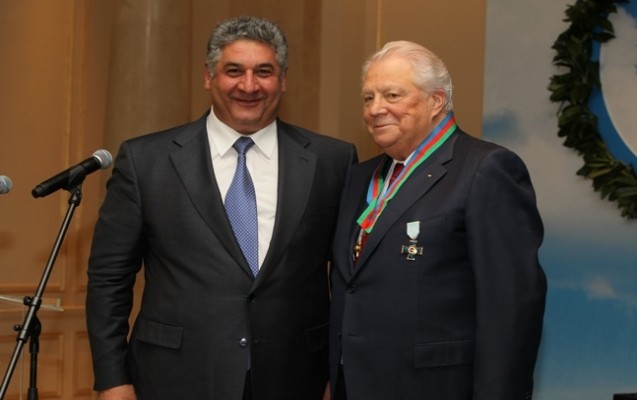 azad-rehimov-smirnova-dostluq-ordenini-teqdim-edib-