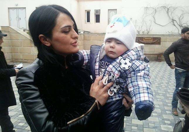 lamiyenin-oglu-ile-azadliqda-ilk-