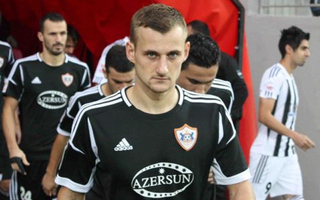 qarabagin-futbolcusu-millini-terk-etdi