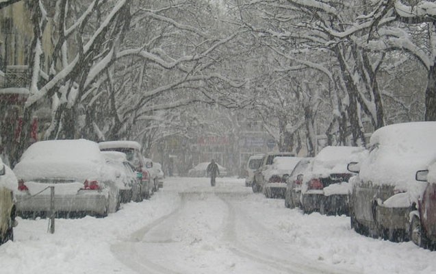 qarin-altinda-qalan-kend-sakini-oldu-