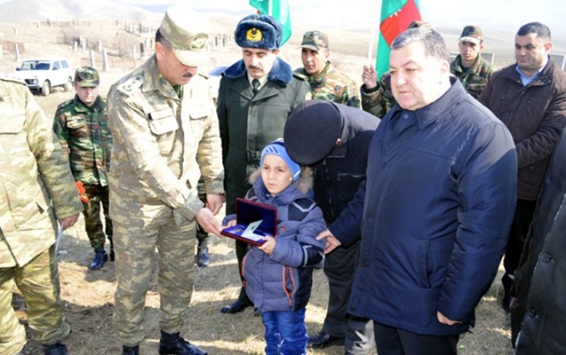 sehidin-medali-ogluna-verildi-