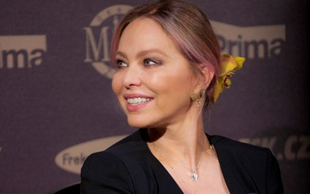 mehkeme-putinle-nahara-gore-aktrisaya-is-kesdi