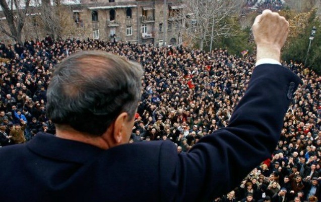 ermenistanda-mitinq-