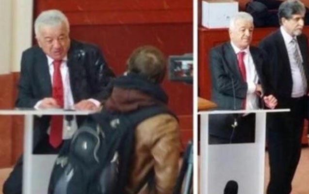 fransadaki-turk-sefirine-boya-atdilar-