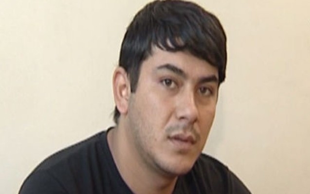 kafede-adam-bicaqlayan-mugenni-azadliqda-