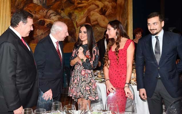 prezident-ailesi-romada-