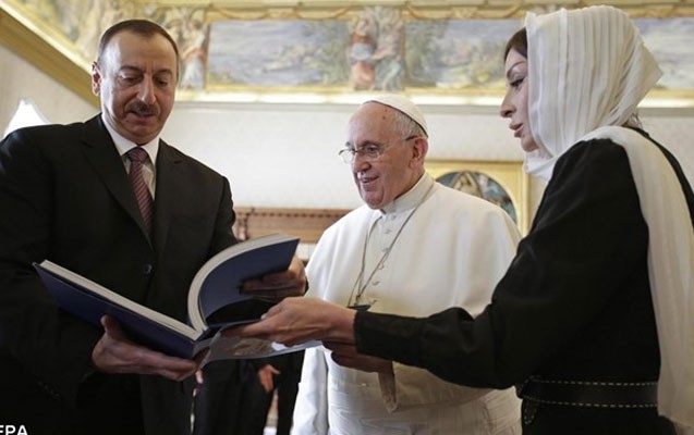 prezident-ve-xanimi-roma-papasi-ile-gorusdu-