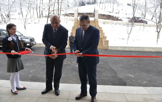 mikayil-cabbarov-iki-mektebin-acilisini-etdi-